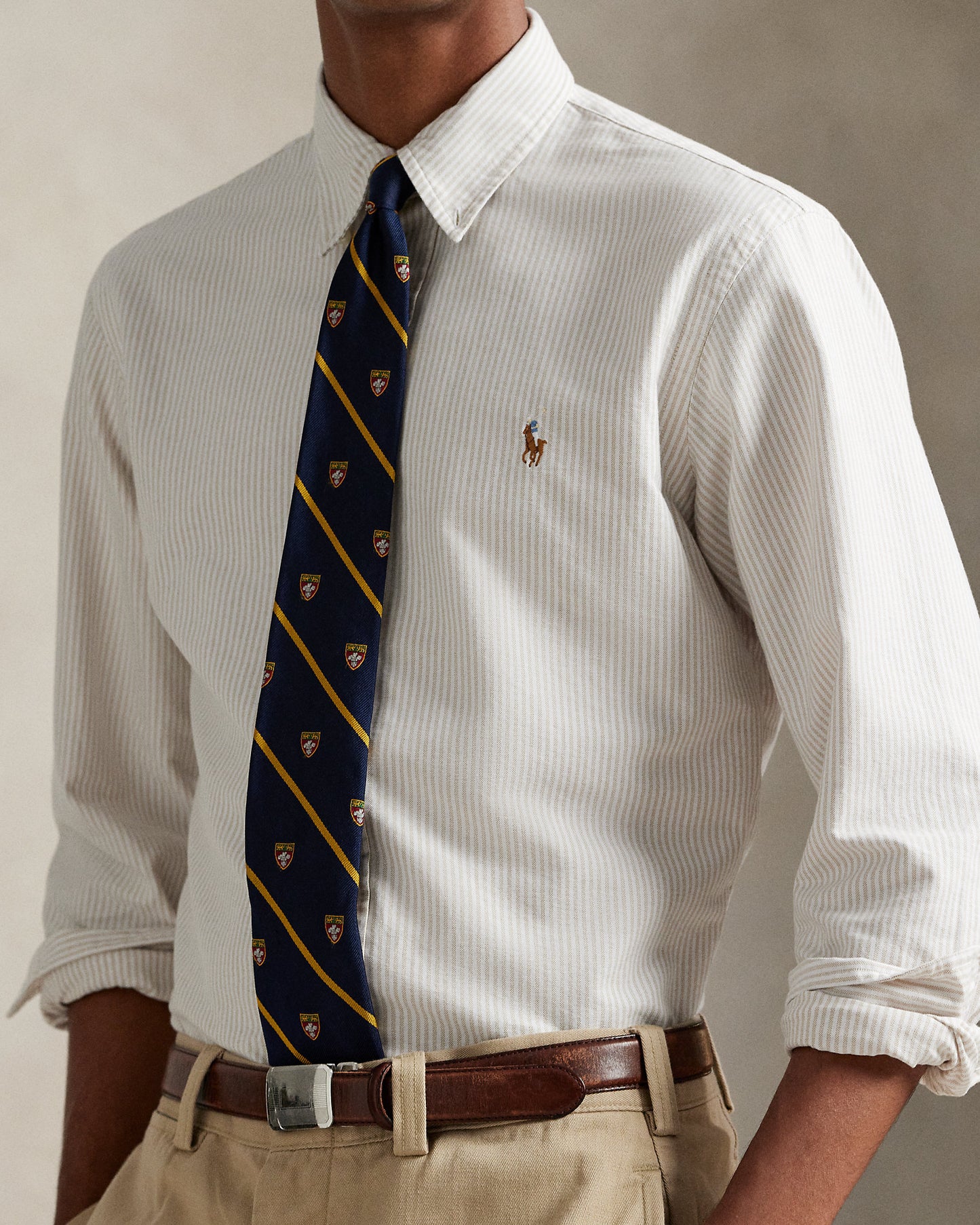 CAMISA CUSTOM FIT COASTAL EN OXFORD BEIGE STRIPED