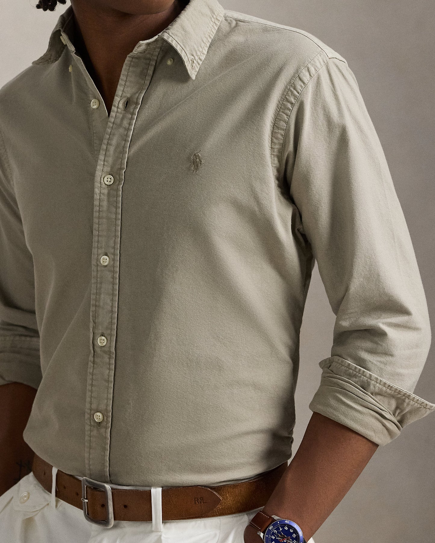 CAMISA CUSTOM FIT TEÑIDA CON MINERALES EN OXFORD OLIVE