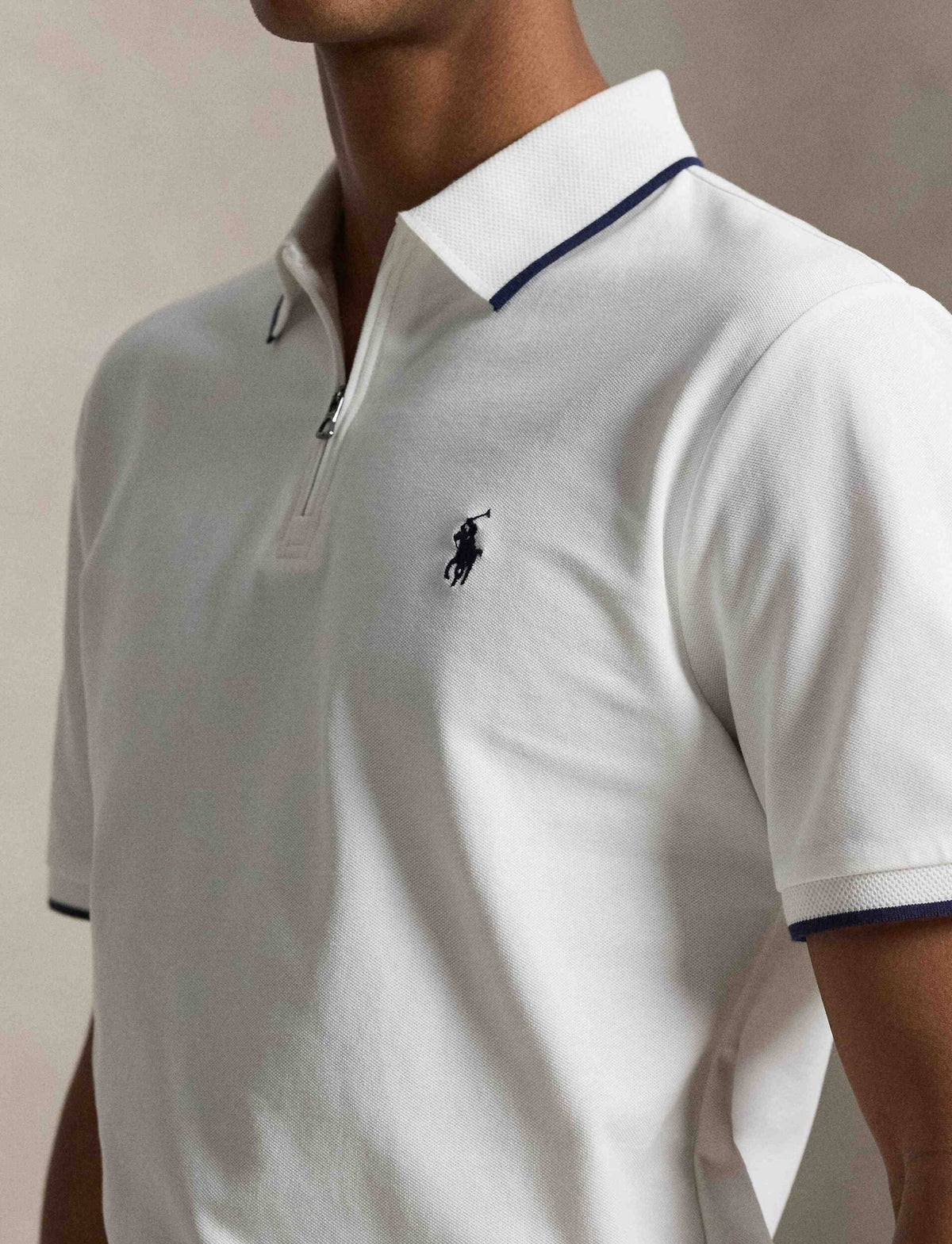 POLO DE PIQUE CLASSIC FIT CON QUARTER-ZIP BLANCO