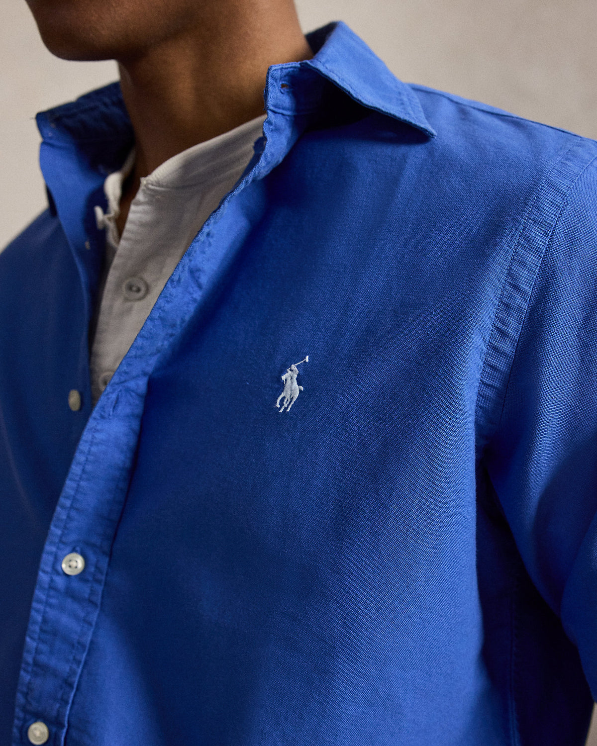 CAMISA EN OXFORD TEÑIDO EN PRENDA CUSTOM FIT NEW IRIS BLUE WHITE PP