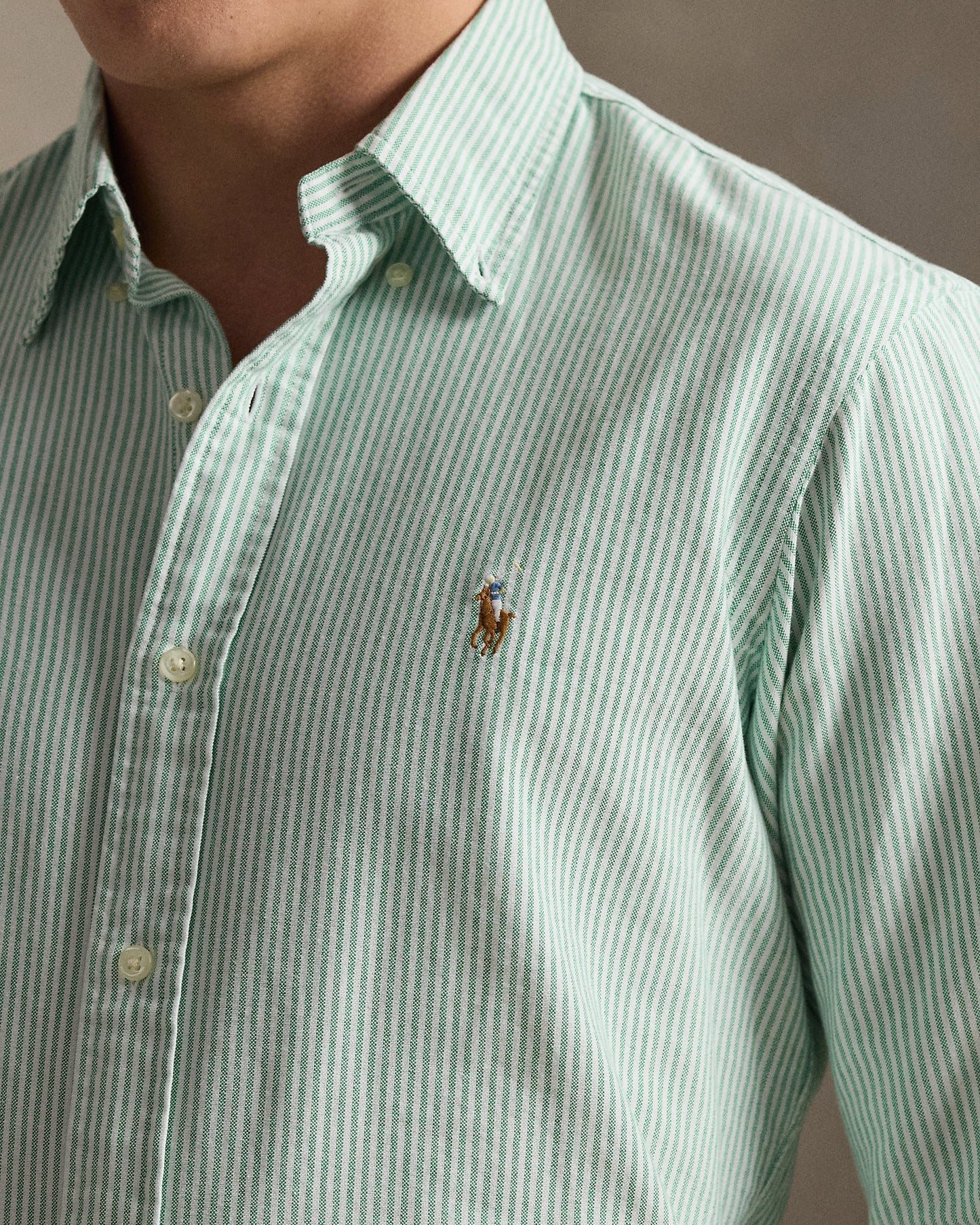 CAMISA CUSTOM FIT COASTAL EN OXFORD CRUISE GREEN STRIPED